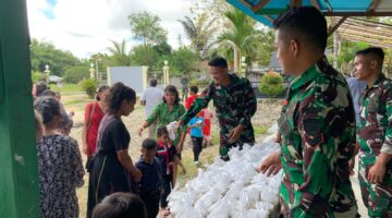 Minggu Penuh Damai, Satgas Yonif 131/Brajasakti Berbagi Kasih di Gereja GKI Perbatasan Papua